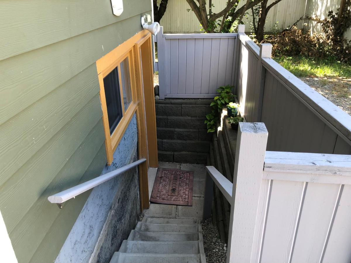 Cheerful Home Close To Downtown Kelowna Exterior photo