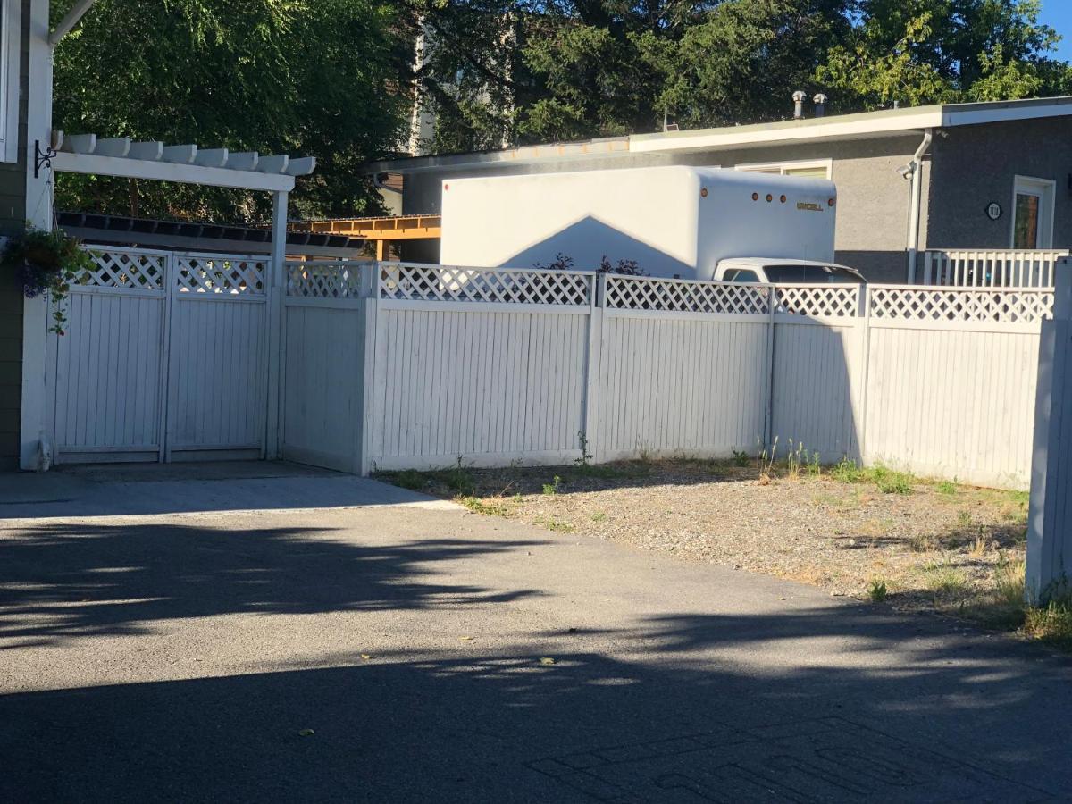 Cheerful Home Close To Downtown Kelowna Exterior photo